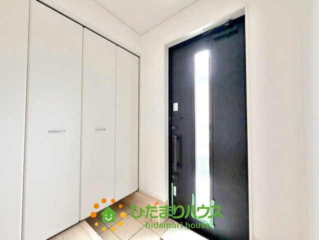 古河市新久田第1　新築一戸建て　02　クレイドルガーデンの玄関