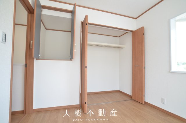 【洋室】 | 座間市四ツ谷　中古戸建て【仲介手数料無料】 | 2階　洋室1（6.0帖）クローゼット