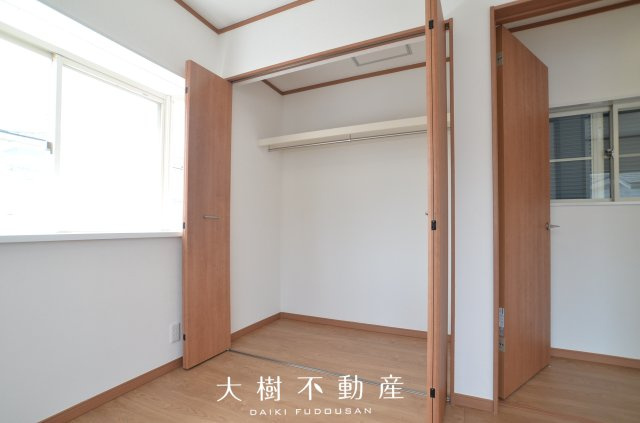 【洋室】 | 座間市四ツ谷　中古戸建て【仲介手数料無料】 | 2階　洋室3（4.5帖）クローゼット