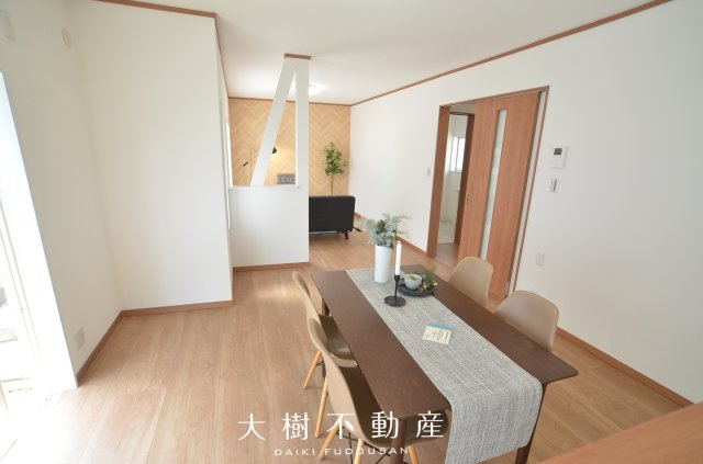 【居間・リビング】 | 座間市四ツ谷　中古戸建て【仲介手数料無料】 | □■当社なら諸費用を最大限削減できます■□