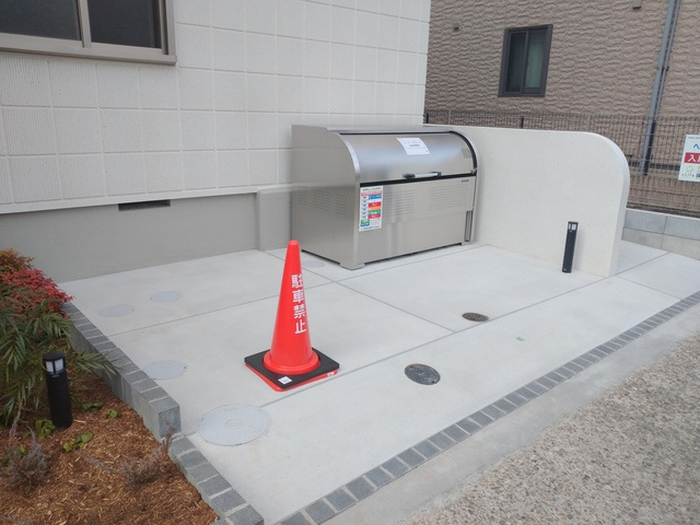 川崎市高津区新作６丁目の賃貸マンションのその他共用部分|入居者専用敷地内ダストＢＯＸ