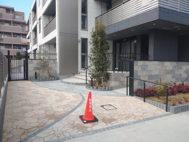 川崎市高津区新作６丁目の賃貸マンションのエントランス|エントランス