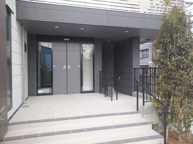 川崎市高津区新作６丁目の賃貸マンションのエントランス|趣のあるエントランス