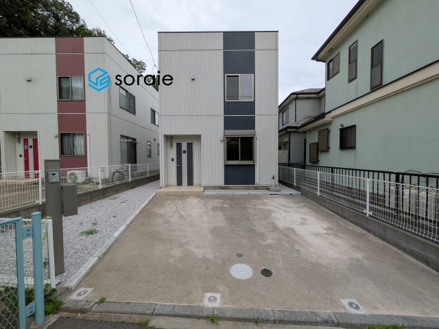 所沢市上安松　中古戸建の駐車場|令和8年5月27日撮影。