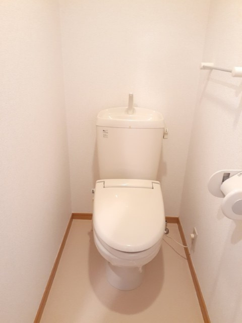 スマイルK・Ⅱのトイレ|別部屋同一間取りのお写真となります。