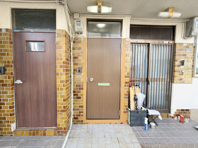新灘北ハイツのエントランス
