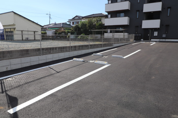 イーストプレイス須屋の駐車場
