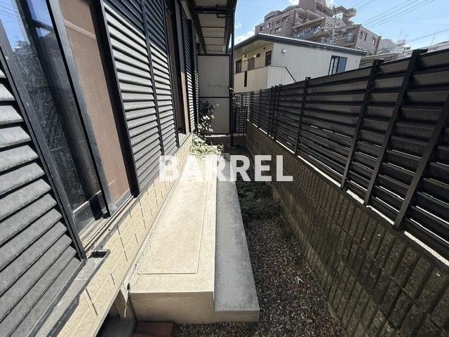 ステップハイツA棟のバルコニー