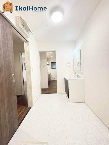神戸市西区竜が岡1丁目　全8棟　1号棟　新築戸建の洗面所|【ホームページに現地動画掲載中】●年中無休：当日予約可●ゆったり広々とした洗面室です。家事動線も◎