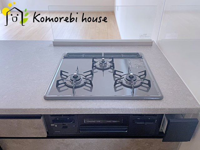 桶川市北　12期　ケイアイグレース　新築一戸建て　01のキッチン|コンパクトなキッチンで掃除もラクラク