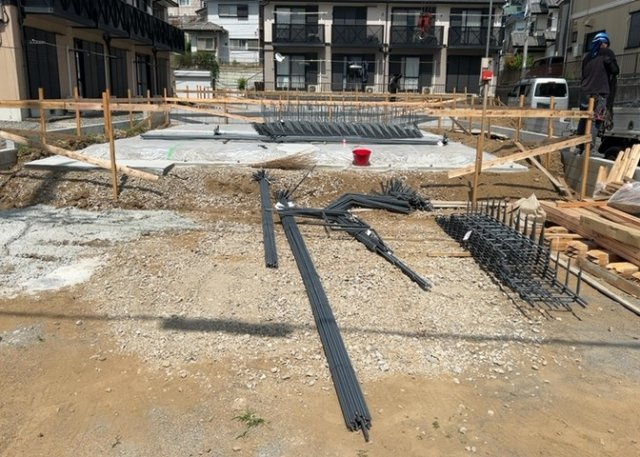 【外観】 | 現在は更地となっています。現地をご見学に行く際は、道路の幅や周辺の交通量、施設などをご確認頂くことをおすすめします！ある程度イメージをつけたいという場合は、同売主の施工事例や完成パースもお見せします。