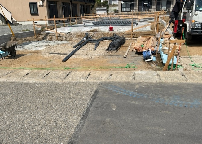 【駐車場】 | 駐車場と明記されていても、最小スペースでつくられた駐車場だと大型車は駐車できなかったり、出入りしにくくなったりする可能性があります。お車のサイズと購入したい物件の駐車場のサイズを現地で確認しましょう。