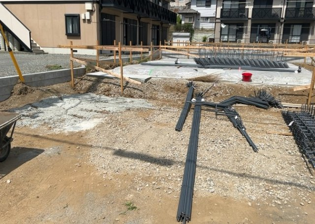 【庭】 | 庭があることでガーデニングや家庭菜園はもちろん、こどもの遊び場やペットを放して遊ぶことができます。また、家の周囲に余裕があるということです。隣地との間があれば、十分な日当たりと、風通しが確保できます。