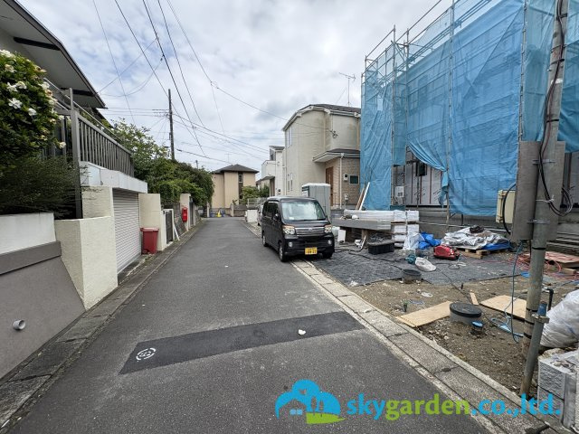 鎌倉市今泉台910番　新築戸建　全１棟の前面道路含む現地写真|令和8年7月3日撮影（工事中）
