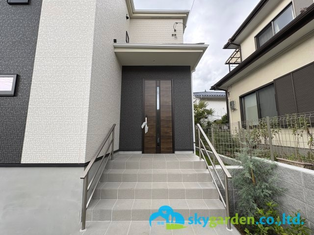 鎌倉市今泉台910番　新築戸建　全１棟の玄関|玄関前の様子