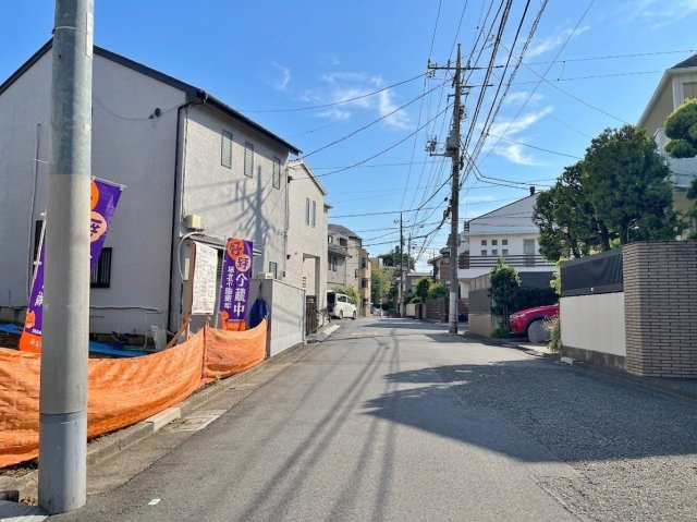 練馬区春日町3丁目 限定1棟の前面道路含む現地写真|伸びやかな6m公道に面してます
春日町3丁目の落ちついた住宅地
～是非、現地にて土地のボリュームや陽当たり周辺環境などご確認ください～
