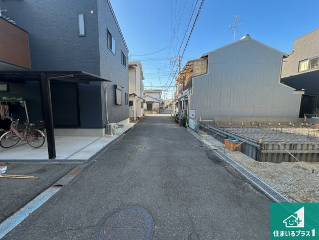 和泉市富秋町　第1期　新築一戸建ての前面道路含む現地写真|周辺は落ち着いた街並みの住宅地！子育てがしやすい住環境です！まだ未完成ですが、現地でしかわからない事もございます。是非一度ご覧ください。