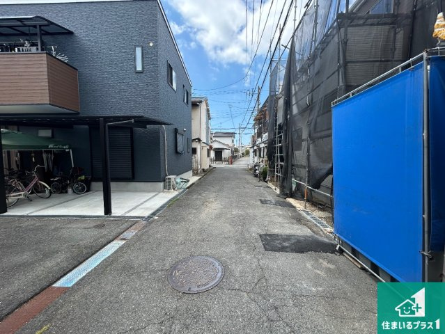 和泉市富秋町　第1期　新築一戸建ての前面道路含む現地写真|周辺は落ち着いた街並みの住宅地！子育てがしやすい住環境です！まだ未完成ですが、現地でしかわからない事もございます。是非一度ご覧ください。
