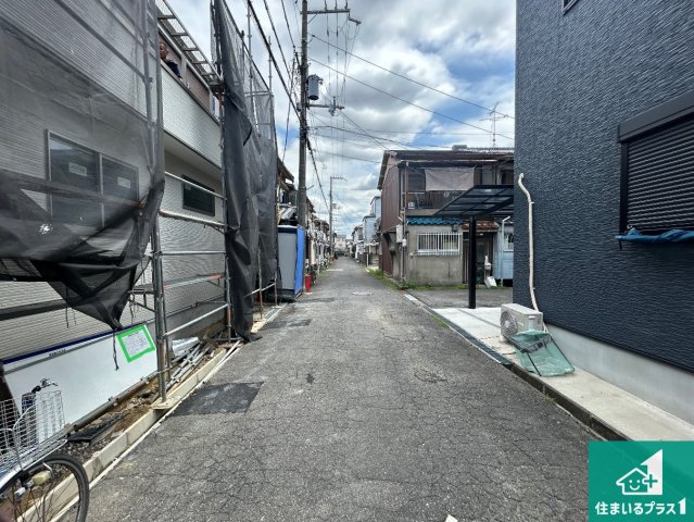 和泉市富秋町　第1期　新築一戸建ての前面道路含む現地写真|周辺は落ち着いた街並みの住宅地！子育てがしやすい住環境です！まだ未完成ですが、現地でしかわからない事もございます。是非一度ご覧ください。