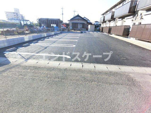 ブルージュの駐車場|高崎、前橋のお部屋探しはエンドスケープまで！お客様の理想お聞かせ下さい♪