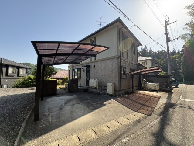 中古戸建・中古住宅　棚倉町棚倉日向前　棚倉小学校・棚倉中学校の駐車場|カーポートは2台分！雨などから大事なお車を守ります！