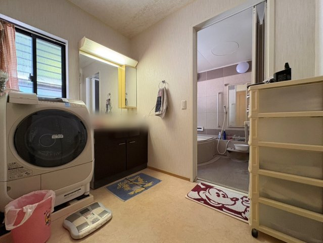 中古戸建・中古住宅　棚倉町棚倉日向前　棚倉小学校・棚倉中学校の独立洗面台|窓付きの洗面室！洗濯機置き場も完備◎