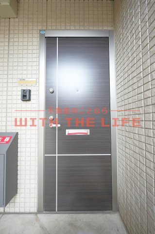 コンフォールハイム【キャッシュバック対象物件】のエントランス|ゆとりのあるエントランスです