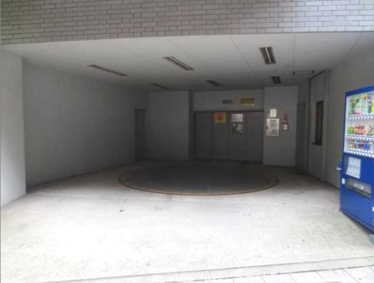 スカイビュー246　独立洗面台　オートロック　2人入居可の駐車場