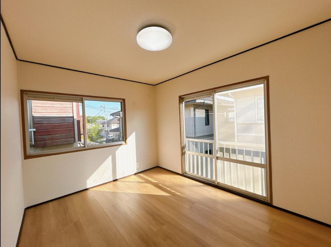 【洋室】 | 結城市新福寺6丁目　中古戸建 | 洋室は高い天井のゆったりとした空間を演出(^^)/