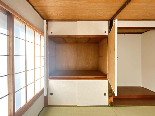 【収納】 | 結城市新福寺6丁目　中古戸建 | 和室には大容量押入れ完備！
お布団やお子様のおもちゃなどがスッキリ収納できますね(^^♪