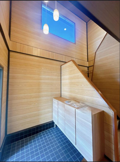 【玄関】 | 結城市新福寺6丁目　中古戸建 | 毎日「行ってきます」「ただいま」をいう玄関は明るく光が差し込みます♪