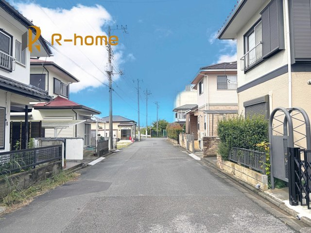 龍ケ崎市小通幸谷町1期　新築戸建て　1号棟の前面道路含む現地写真|『今から見たい！』大歓迎です♪
お気軽にＲ－ｈomeまでお問い合わせください。