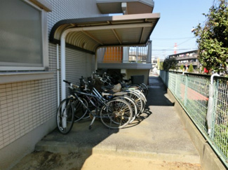  | ライフタウン北本町 | お部屋のすぐ横にある駐輪場、このほかに２ヶ所駐輪場があります