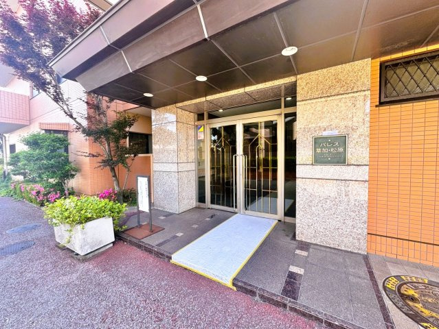  パレス草加松原のエントランス|ドキドキの新生活も、安心してスタート。ぴったりの住まいを見つけませんか？クランディアが一緒に住まい選びをサポートします‼　まずは、お気軽にお問合せください　＃クランディア