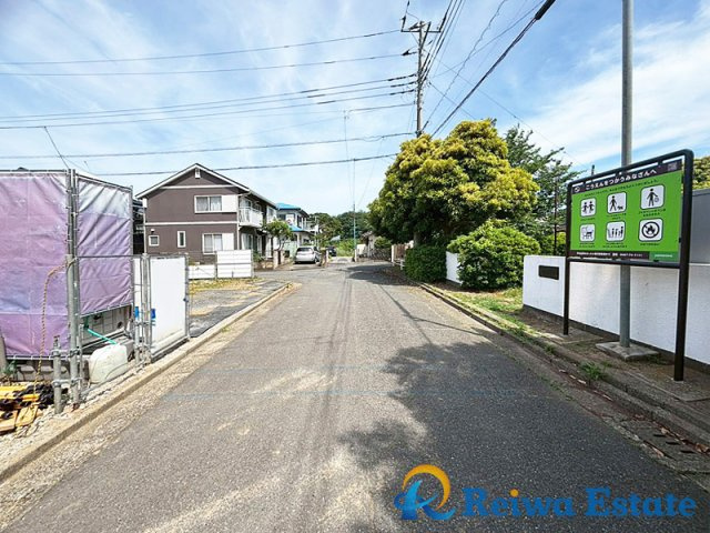 新築戸建　高座郡寒川岡田8丁目の前面道路含む現地写真