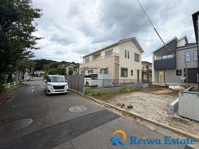 新築戸建　高座郡寒川岡田8丁目の前面道路含む現地写真