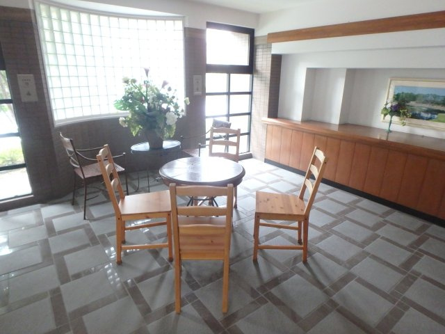 【ロビー】 | ココ西宮 | 建物の内部です
