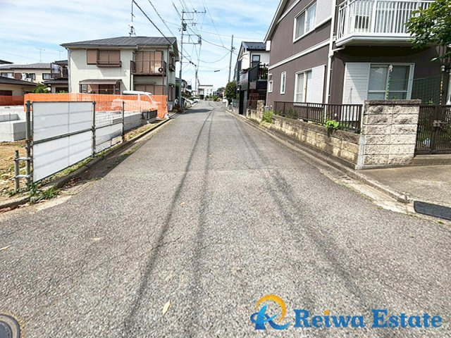 新築戸建　高座郡寒川岡田8丁目の前面道路含む現地写真