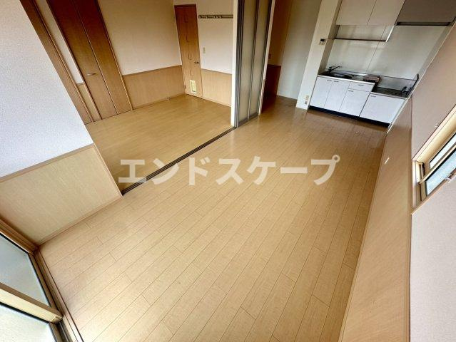 ロイヤルガーデン連取　Ｃの居間・リビング|高崎、前橋のお部屋探しはエンドスケープまで！お客様の理想お聞かせ下さい♪