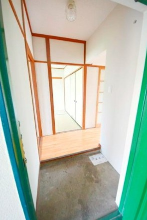 横浜市旭区金が谷２丁目の賃貸マンションの玄関