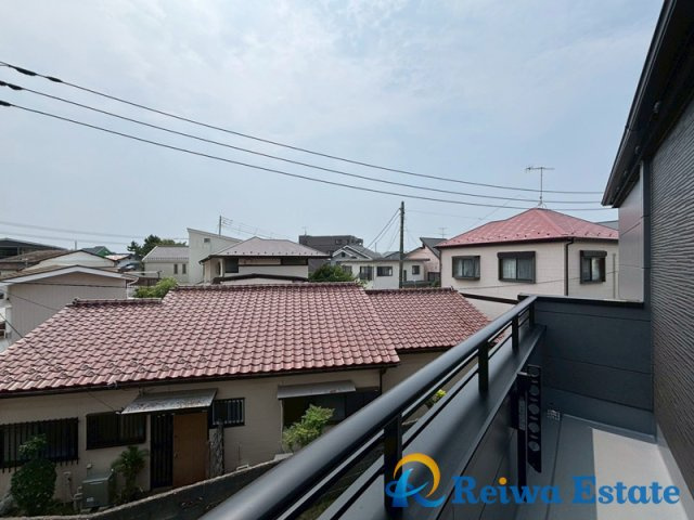 新築戸建　茅ヶ崎市出口町のバルコニー|周辺は戸建てを中心とした住宅街のため開放感があります◎