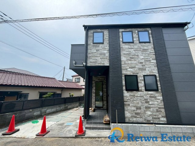 新築戸建　茅ヶ崎市出口町の外観|飽きのこないデザインは人目を惹きつけつつも閑静な街並みに良く馴染みます♪