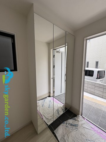 逗子市久木１期　新築戸建　全２棟2号棟のその他|シューズボックス　姿見としても重宝します