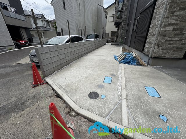 逗子市久木１期　新築戸建　全２棟2号棟の駐車場|車種により２台駐車可