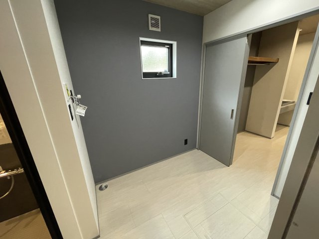 古江東町（D）　新築一戸建ての脱衣所|脱衣室と洗面室が区切られており、脱衣室はランドリールームとして活用できます。