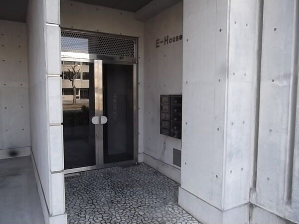 E-HOUSEのエントランス