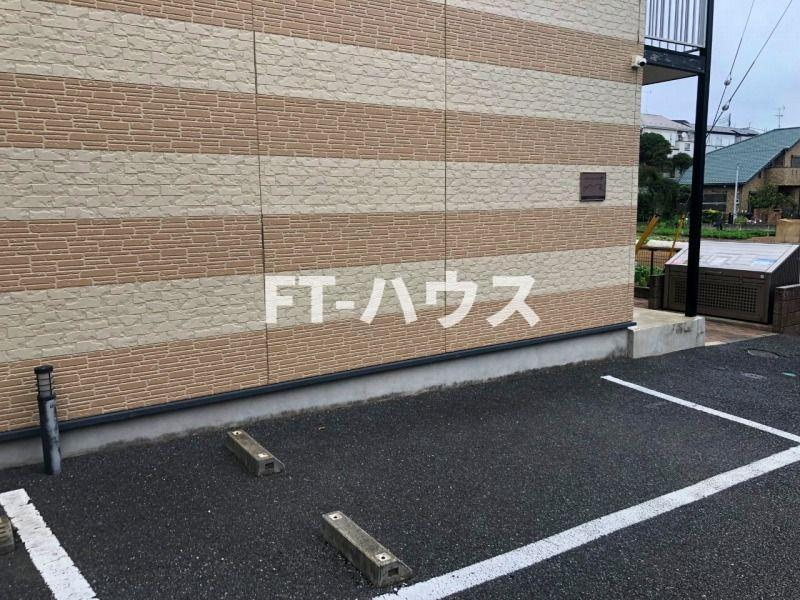 レオパレスセントーレアの駐車場