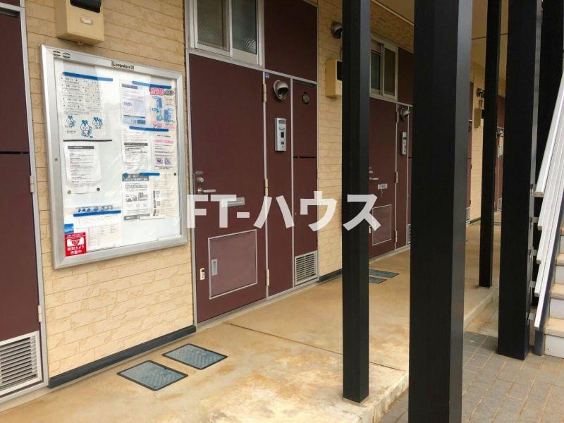 レオパレスセントーレアのエントランス