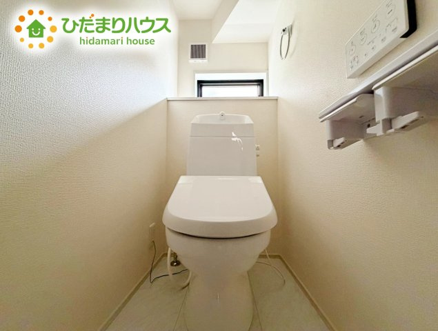 いわき市常磐下船尾１期　新築戸建　1号棟のトイレ|温水洗浄便座なら、年中温かいので、安心して座ることができます。さらに、身体が冷えることもないため、便座カバーを付ける必要もありません。