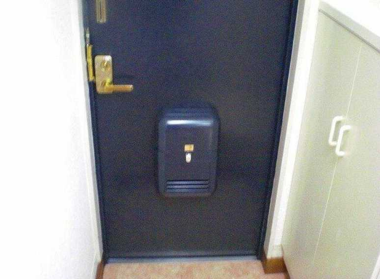 NMフラット　角部屋　出窓　システムキッチンの玄関
